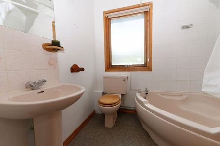 1 bedroom semi-detached house to rent - Photo 5