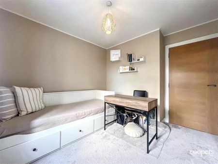 2 bedroom apartment - Photo 4