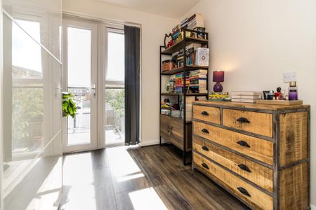 3 bedroom end of terrace house to rent - Photo 2