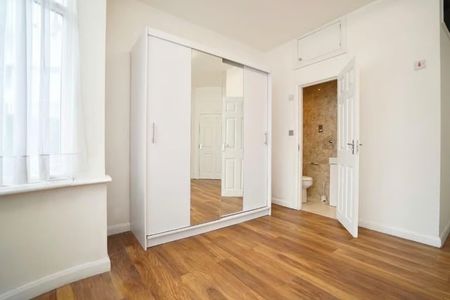 3 Bed Flat, Hayes Crescent, NW11 - Photo 3