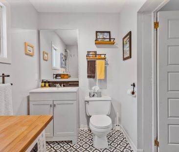 For Lease - 1 Mareve Avenue, Hamilton, Ontario - Photo 6