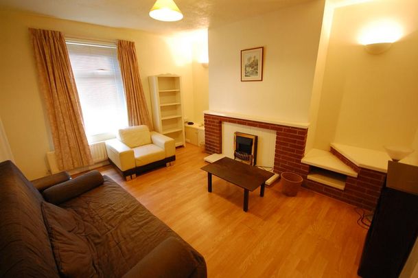 2 bedroom terraced house to rent - Photo 1