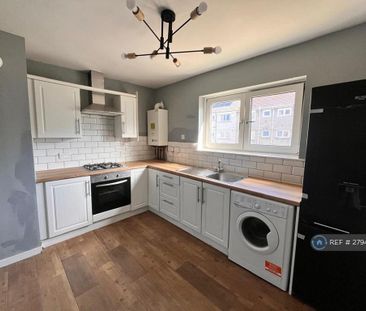 3 bedroom flat to rent - Photo 4