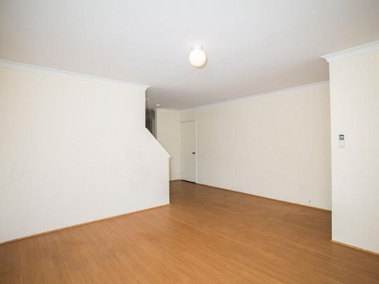 3x2 Street Facing Townhouse! - Photo 1