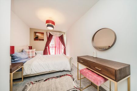 Bowen Drive, Charlton, SE7, London - Photo 3