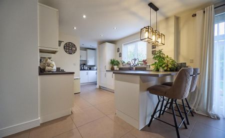 4 bedroom detached house to rent - Photo 3