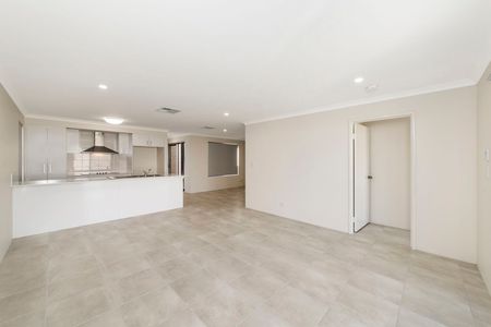 4 Mast Close, Dudley Park WA 6210 - House For Rent | Domain - Photo 4