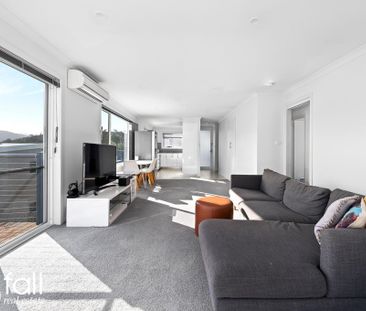 Stylish & Spacious 3 Bedroom Home with Scenic Mountain Views in Pri... - Photo 2