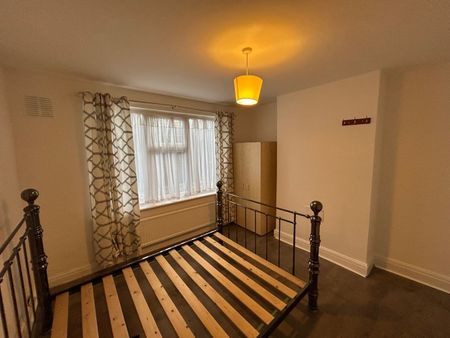 2 Bed Flat, Upper Park Road, N11 - Photo 2