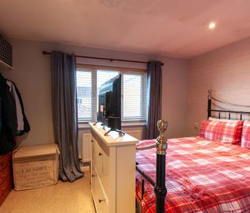 2 bedroom end of terrace house to rent - Photo 2