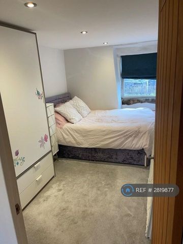 3 bedroom terraced house to rent - Photo 2