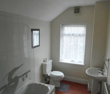 AVAILABLE NOW*** TWO DOUBLE BEDROOMS**** DINING ROOM**** FRONT RECE... - Photo 5