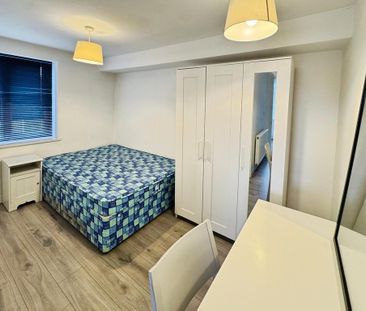 1 bedroom in a house share to rent - Photo 2