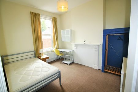 Queens Crescent, Exeter - Photo 5