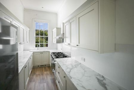 5 bedroom townhouse to rent - Photo 3