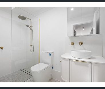 IMPRESSIVE BRAND NEW HOME WITH PRIVATE ENTRY & SPACIOUS WRAP-AROUND... - Photo 4