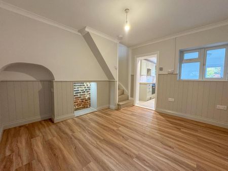 2 bedroom end of terrace house to rent - Photo 2