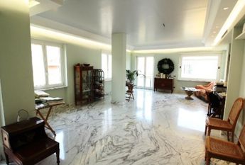 Aventino-S.Saba: Brand new 3 Bedroom, 3 bath, spacious triple living-dining room, modern kitchen, large balconies. Air conditioning, alarm, lots of natural light, located on quiet tree lined street walking distance to all services, metro, FAO. Ref 2057