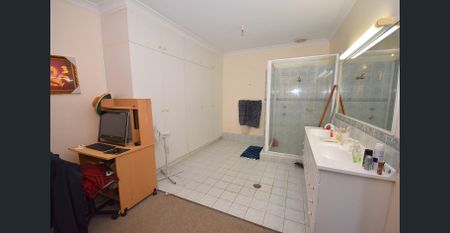 SPACIOUS ONE BEDROOM UNIT - Photo 4