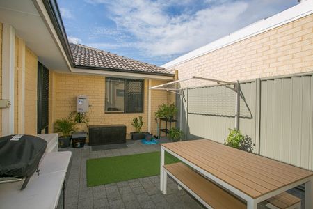 Beautifully Light Filled Home - Photo 4
