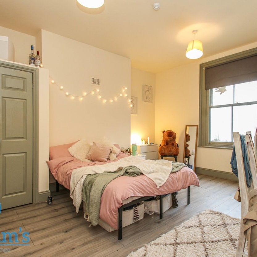 9 bed Semi-Detached House for Rent - Photo 1