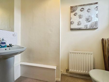 4 bedroom detached house to rent - Photo 3