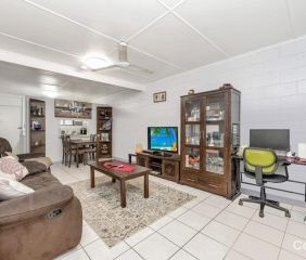 Charming Duplex Living in the Heart of South Townsville - Photo 5