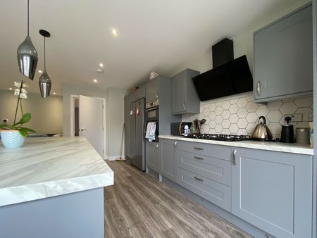 Laytonia Avenue, Heath - Photo 3