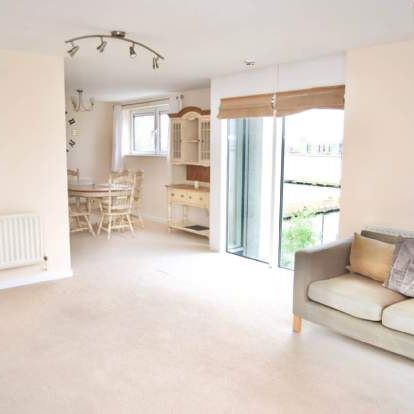 2 bedroom property to rent in London - Photo 1