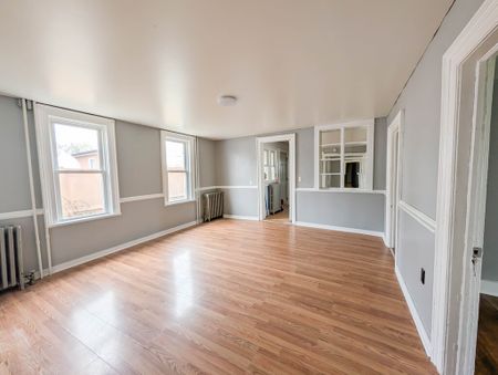 34 Forsythe St, Fort Erie - 2 Bed + Den Main Unit - Photo 4
