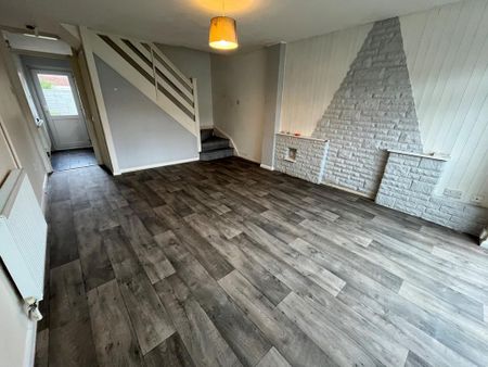 2 bedroom terraced house to rent - Photo 4
