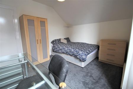 St Michaels Terrace, Headingley, Leeds, LS6 3BQ - Photo 3