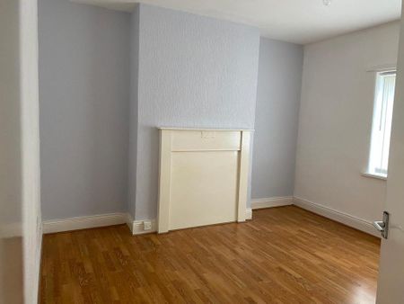 3 bedroom flat to rent - Photo 4