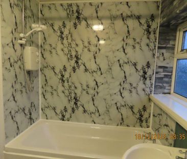 3 bedroom terraced house to rent - Photo 5