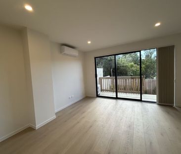 Stylish Living in a Scenic Titirangi Setting! - Photo 1