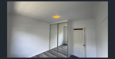 5 Split Systems with Solar Panels - Photo 4