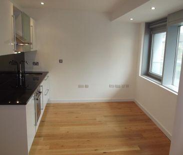 Studio to rent - Photo 2