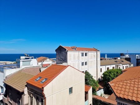 De închiriat Apartament de 3 Camere, Vedere la Mare, în Centru, 180mp utili. - Photo 2