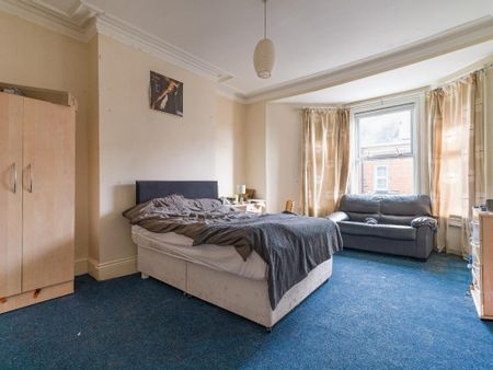 8 bedroom terraced house to rent - Photo 4