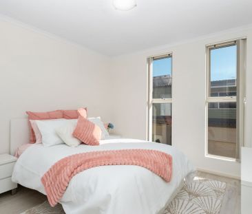 Fully Furnished, 2 Bedroom Townhouse. - Photo 4