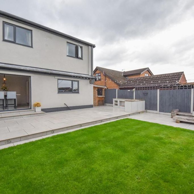 4 bedroom semi-detached bungalow to rent - Photo 1