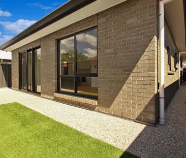 Modern, Fresh & Full of Style Three Bedroom Home! - Photo 5