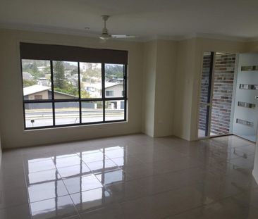 :: MODERN HOME IN CONVENIENT LOCATION! - Photo 1