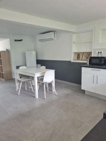 Location Maison 77.7m² 3 pièces Fort de france - Photo 4