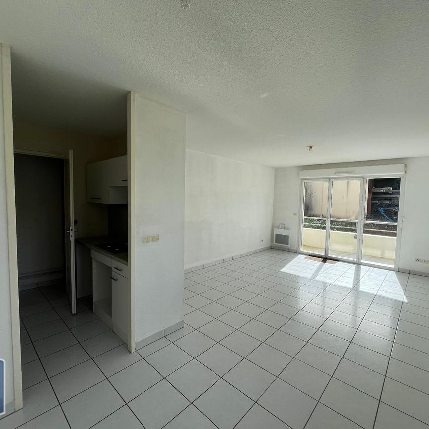Location Appartement 3 pièces 61m² ST JEAN D ANGELY 17400 - Photo 1