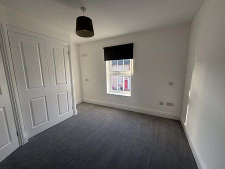 2 bedroom terraced house to rent - Photo 4