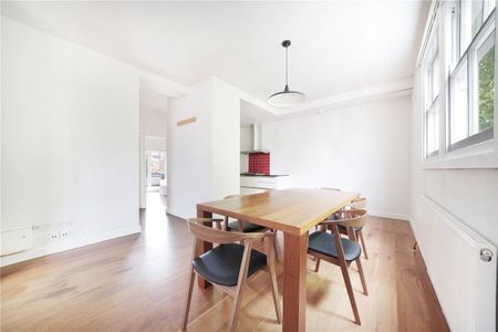 A bright and spacious fourth floor apartment located in a pretty garden square the heart of Knightsbridge. Tenancy Length: Minimum 12 months EPC rating E | Council Tax Band G - Photo 3