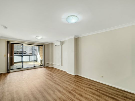 One Bedroom Apartment in the Heart of Burwood! - Photo 1