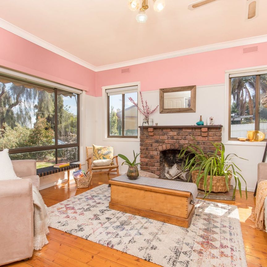 Rustic charm & character. - Photo 1