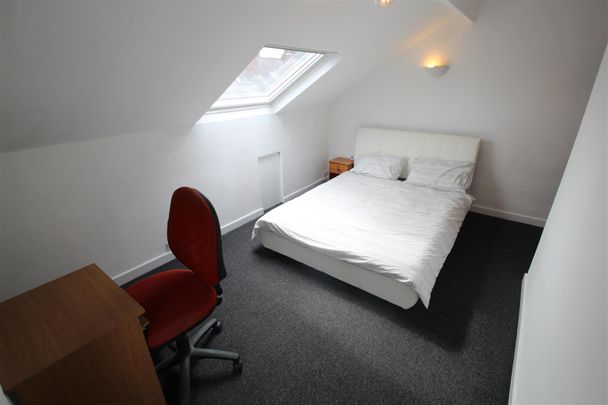 Newport Mount, Burley, Leeds, LS6 3DB - Photo 1